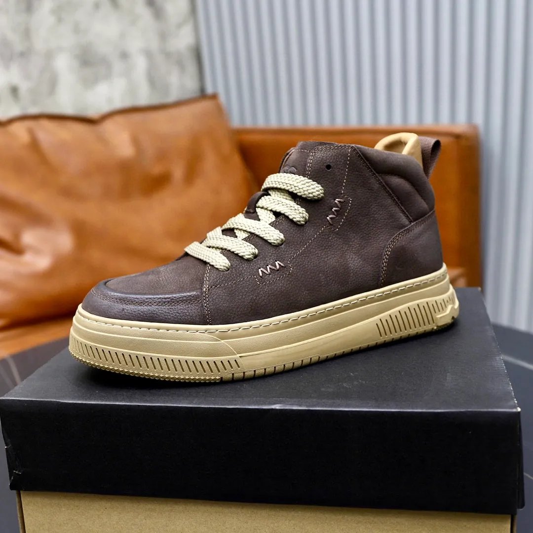 Ex-factory price: 640💰Thick wool imported from Australia Brand: UGG genuine purchasing agent Size: 38-44 Grade: Official website 1:1 Material: First layer of genuine leather waterproof and antifreeze upper Real wool lining Original non-slip soft wear-resistant outsole Style category: Men's casual shoes Trendy style Comfortable on the feet Color: Official website color synchronization